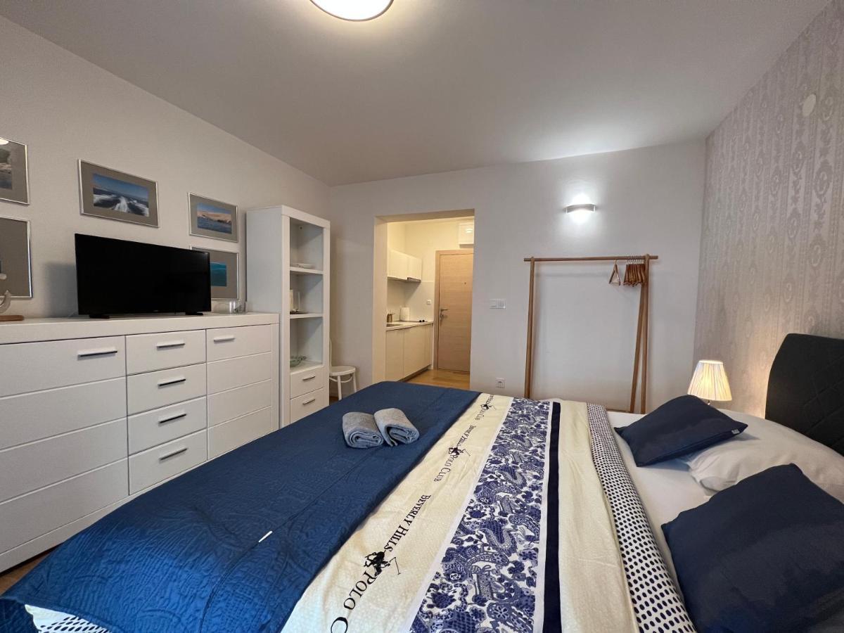 Studio Apartment Marina Mel Novi Vinodolski Exteriör bild